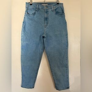 Levi’s High Waisted Mom Jeans light wash- Size 32